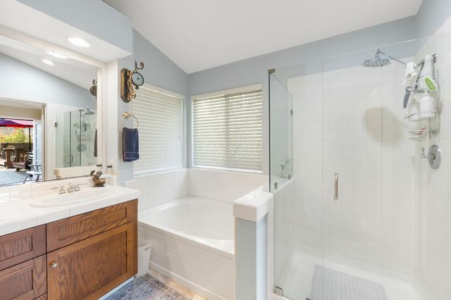 100 Hensey Ct, Folsom, CA 95630