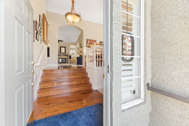 100 Hensey Ct, Folsom, CA 95630