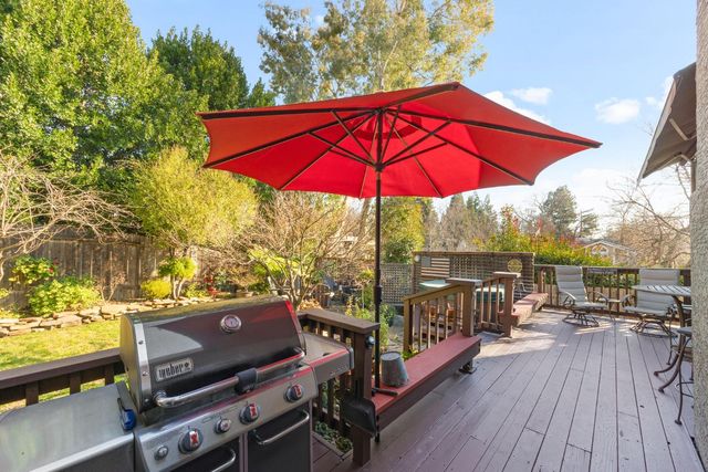 100 Hensey Ct, Folsom, CA 95630