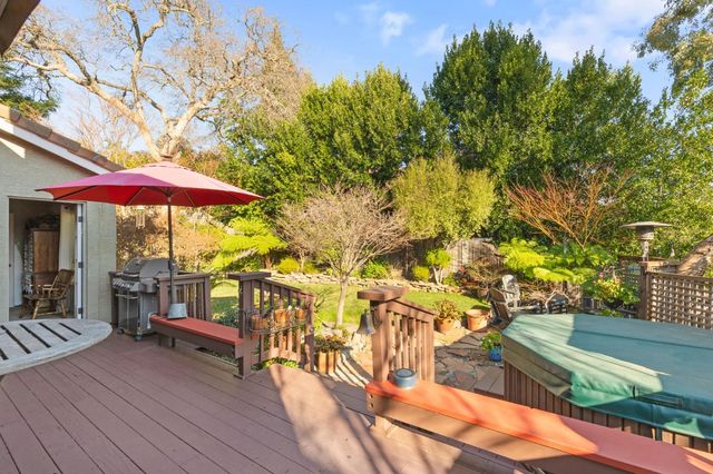 100 Hensey Ct, Folsom, CA 95630