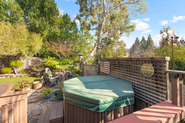 100 Hensey Ct, Folsom, CA 95630