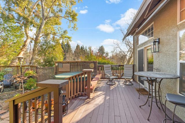 100 Hensey Ct, Folsom, CA 95630