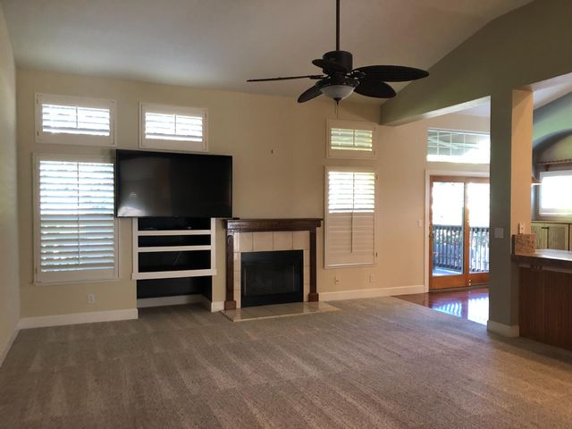 100 Hensey Ct, Folsom, CA 95630