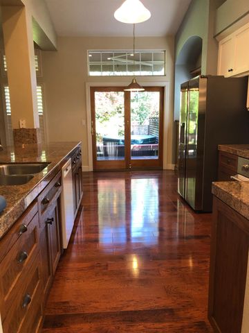 100 Hensey Ct, Folsom, CA 95630