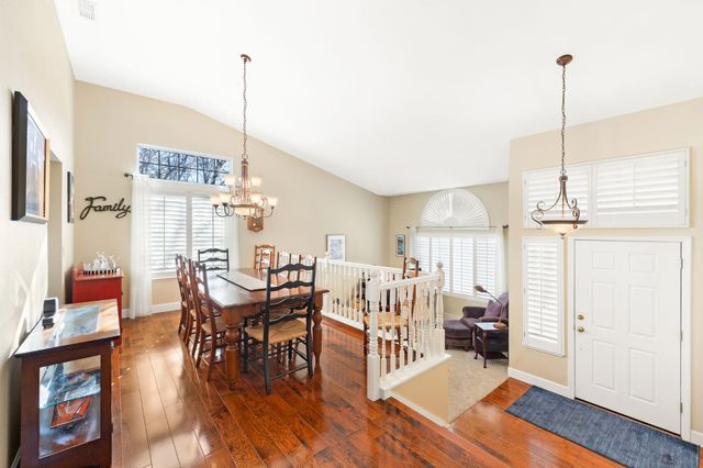 100 Hensey Ct, Folsom, CA 95630