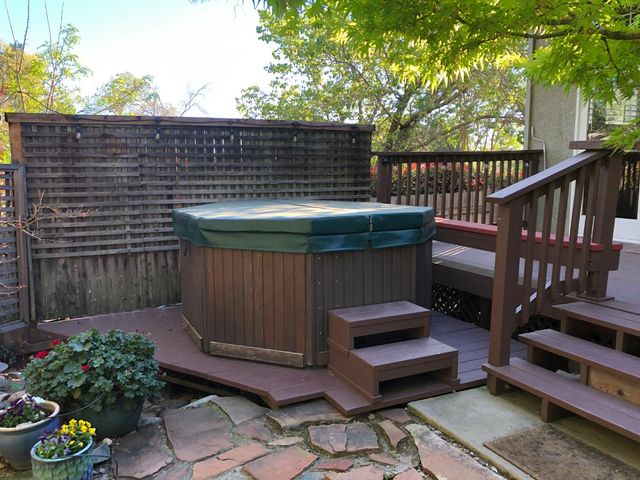 100 Hensey Ct, Folsom, CA 95630