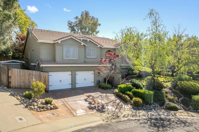 100 Hensey Ct, Folsom, CA 95630