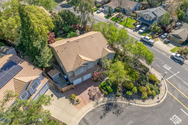 100 Hensey Ct, Folsom, CA 95630