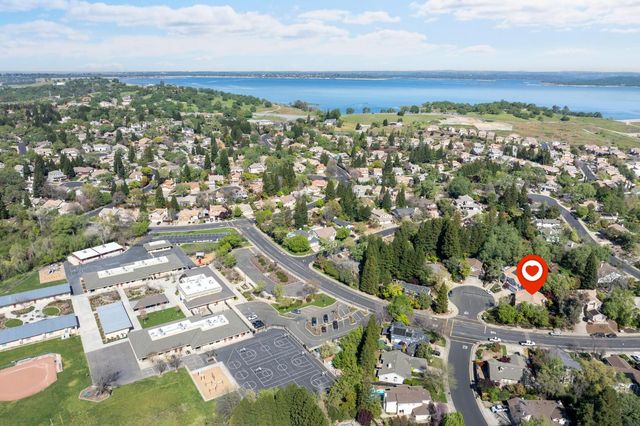 100 Hensey Ct, Folsom, CA 95630