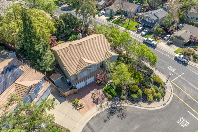 100 Hensey Ct, Folsom, CA 95630