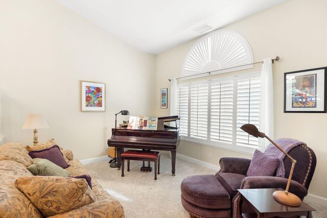 100 Hensey Ct, Folsom, CA 95630