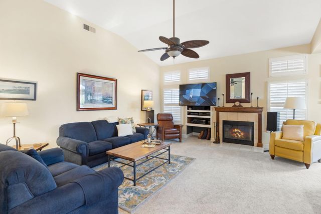 100 Hensey Ct, Folsom, CA 95630