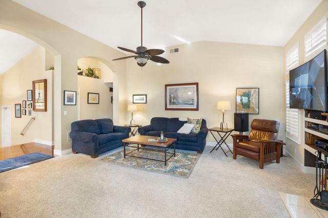 100 Hensey Ct, Folsom, CA 95630