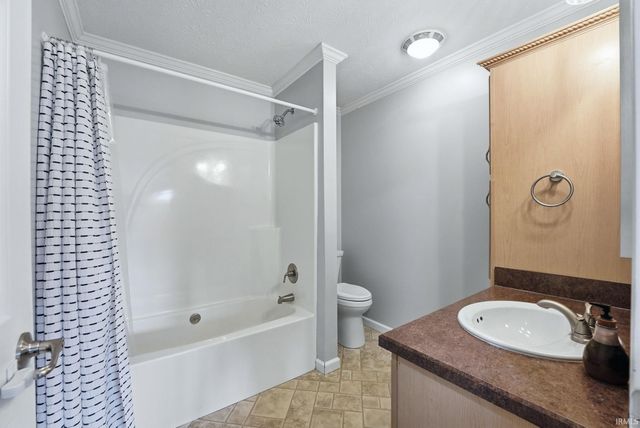 11150 N Polyanna Pike, Cromwell, IN 46732