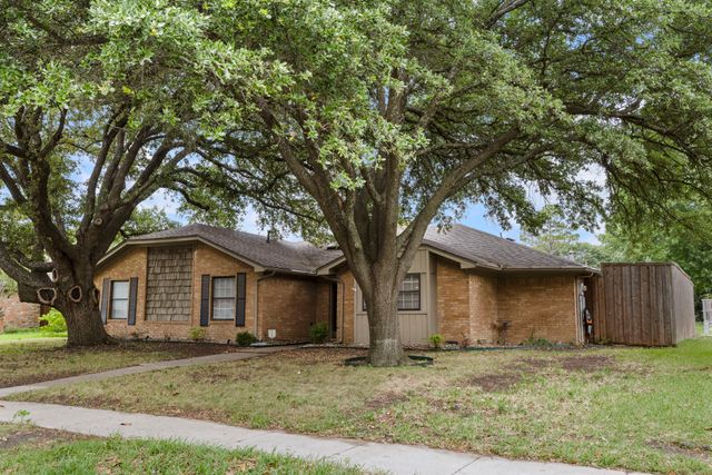 2301 Huntington Drive, Plano, TX 75075