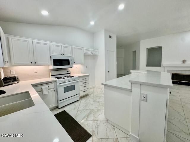 44543 Overland Avenue, Lancaster, CA 93536