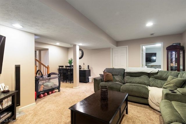 132 Stonefield Drive, Berea, OH 44017