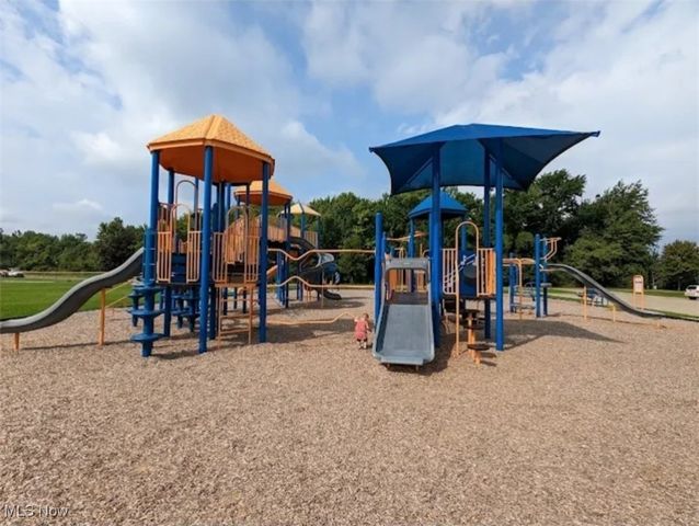 132 Stonefield Drive, Berea, OH 44017