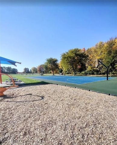 132 Stonefield Drive, Berea, OH 44017