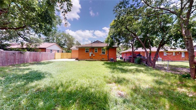 615 Royal Crest Drive, Mesquite, TX 75149