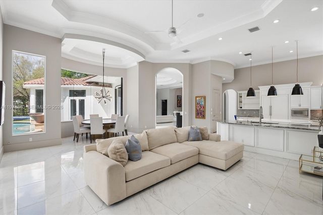 12922 Grand Oaks Dr, Davie, FL 33330