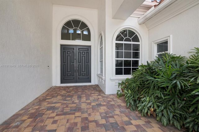 12922 Grand Oaks Dr, Davie, FL 33330