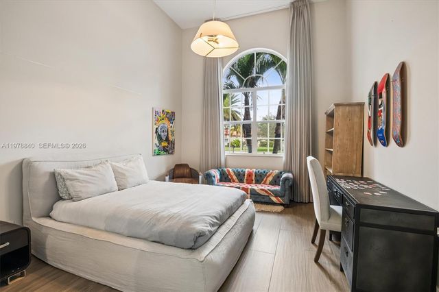 12922 Grand Oaks Dr, Davie, FL 33330