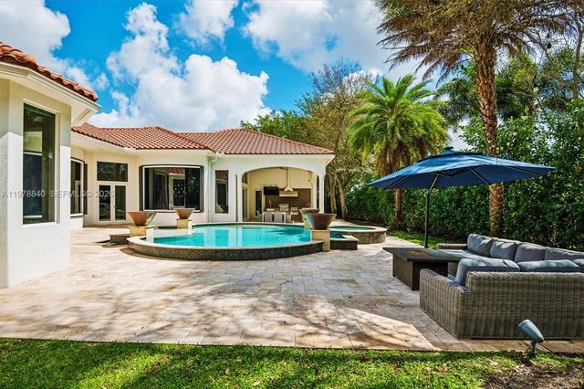 12922 Grand Oaks Dr, Davie, FL 33330