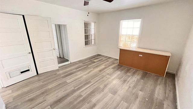 1000 W Lakewood Road 6, West Palm Beach, FL 33405
