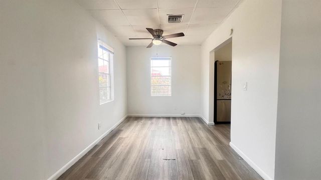 1000 W Lakewood Road 6, West Palm Beach, FL 33405