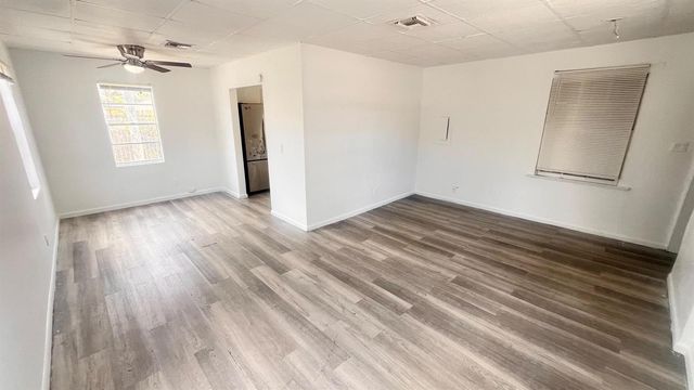 1000 W Lakewood Road 6, West Palm Beach, FL 33405