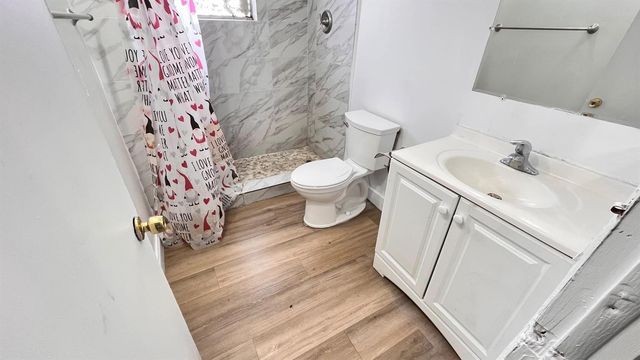 1000 W Lakewood Road 6, West Palm Beach, FL 33405