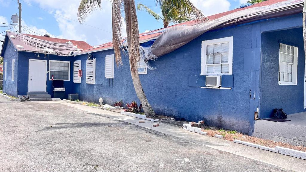 1000 W Lakewood Road 6, West Palm Beach, FL 33405