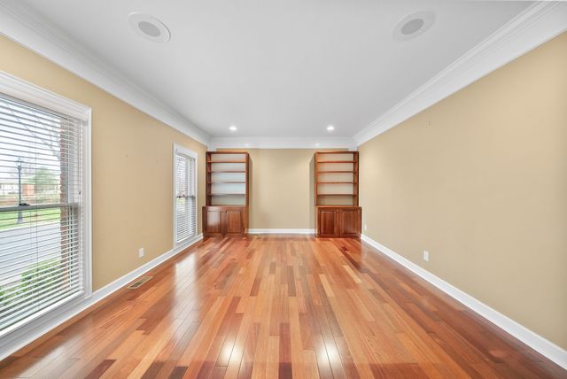 358 Peartree Dr, Clarksville, TN 37043