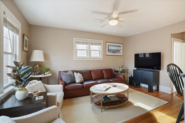 3520 Emerson Avenue S 202, Minneapolis, MN 55408