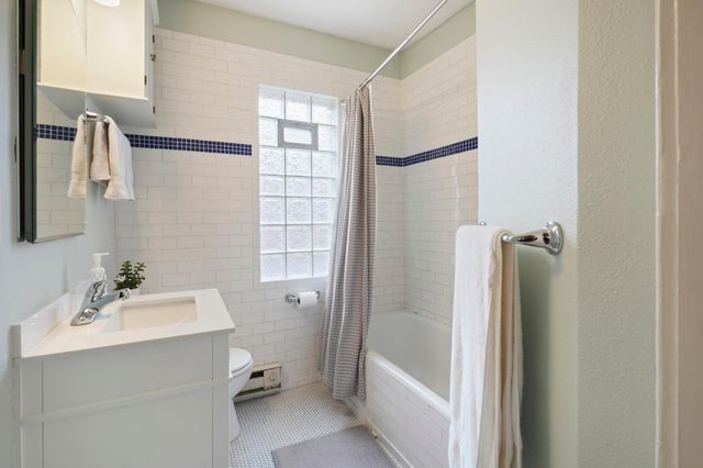 3520 Emerson Avenue S 202, Minneapolis, MN 55408