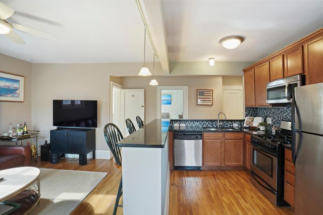 3520 Emerson Avenue S 202, Minneapolis, MN 55408