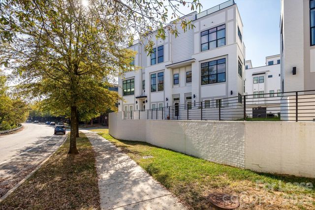 2319 Wesley Village Road, Charlotte, NC 28208
