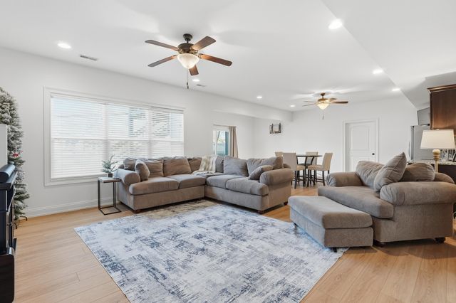 4411 MAXWELL LN, Columbia, MO 65203