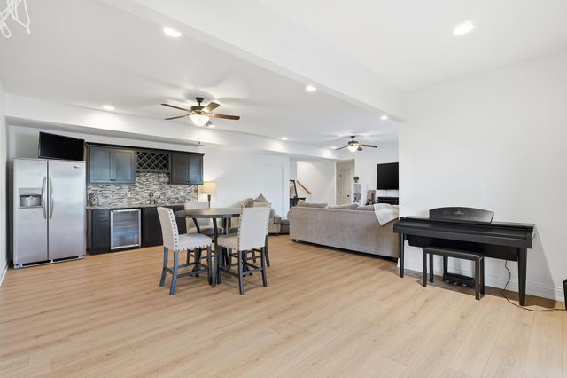 4411 MAXWELL LN, Columbia, MO 65203