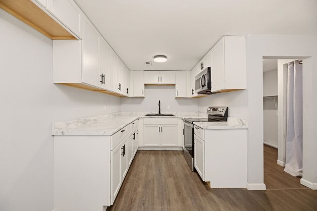 1832 S Bonn, Wichita, KS 67213