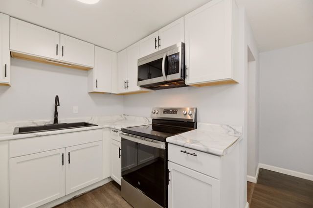 1832 S Bonn, Wichita, KS 67213