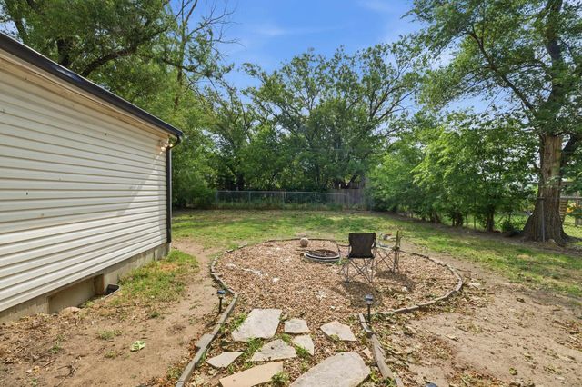 1832 S Bonn, Wichita, KS 67213