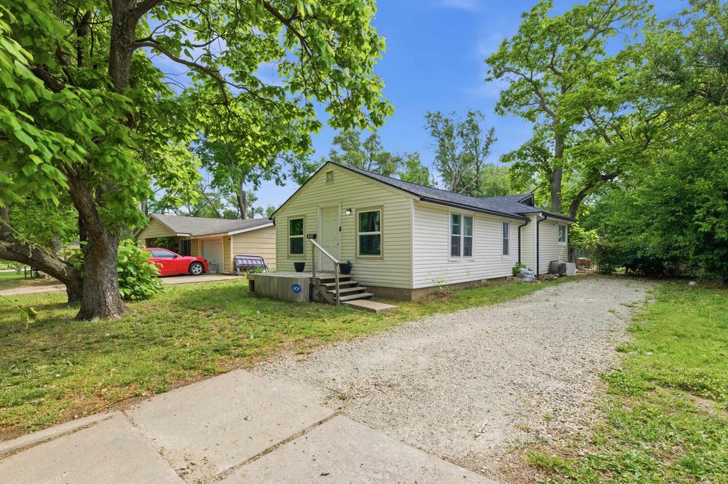 1832 S Bonn, Wichita, KS 67213