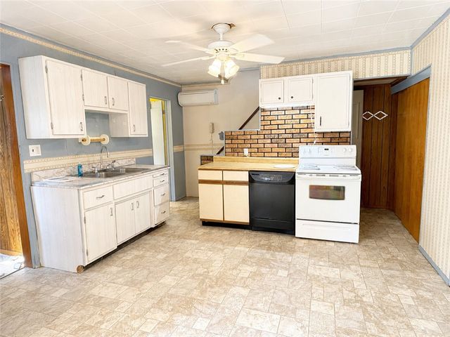 416 Grant St, Centerville, PA 15358