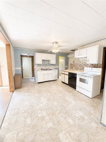 416 Grant St, Centerville, PA 15358