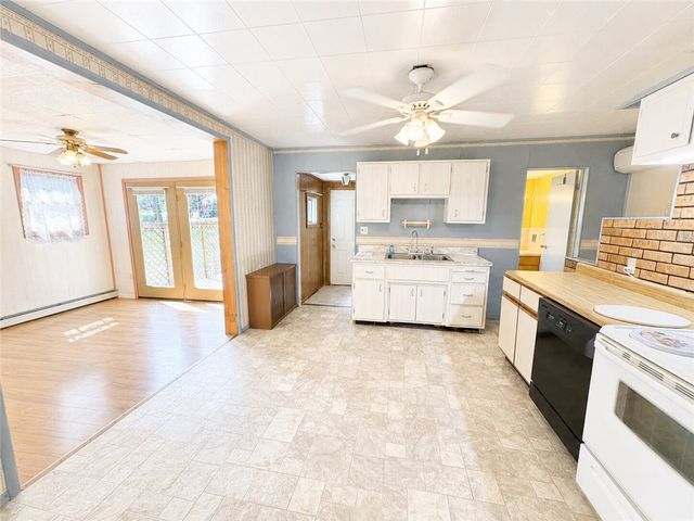 416 Grant St, Centerville, PA 15358