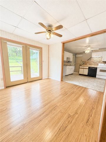416 Grant St, Centerville, PA 15358