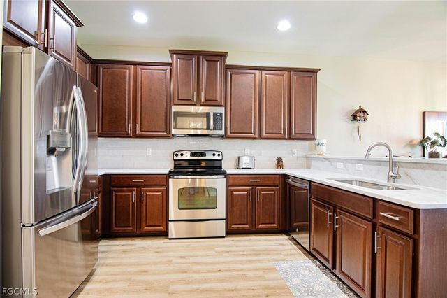 2527 Blackburn CIR, Cape Coral, FL 33991