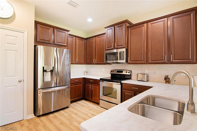 2527 Blackburn CIR, Cape Coral, FL 33991